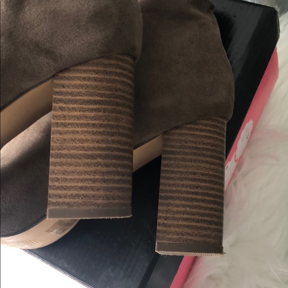 Charlotte Russe Stacked Heels - Picture 7 of 8